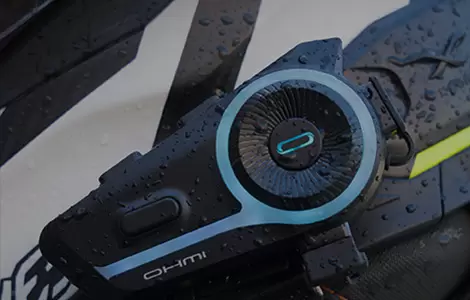 Un kit mains libres Bluetooth pour casque tout-terrain : l'accessoire ultime pour les motards aventuriers ?