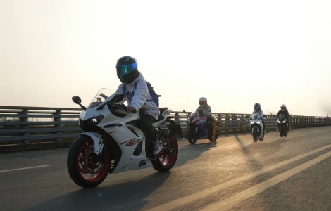 Solutions audio pour casques int&eacute;graux&nbsp;: comment OHMIEX red&eacute;finit la conduite connect&eacute;e pour les marques et les motards