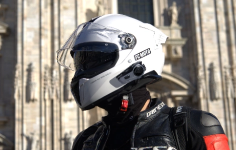 OHMIEX brille &agrave; l'EICMA Milan 2025 avec son nouveau casque intelligent Bluetooth D9.