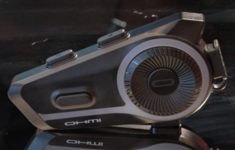 Am&eacute;liorer l'exp&eacute;rience de conduite gr&acirc;ce aux &eacute;couteurs Bluetooth de pointe pour casque&nbsp;: pourquoi l'OHMIEX D9 &eacute;tablit une nouvelle r&eacute;f&eacute;rence en mati&egrave;re de communication de groupe